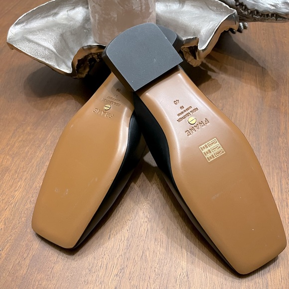 FRAME Le Town Square-Toe
Leather Mules size 40. Buttery Soft Leather. - Picture 3 of 9